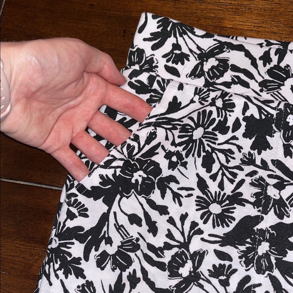 croft & barrow Black and White Floral Skort - Picture 3 of 7